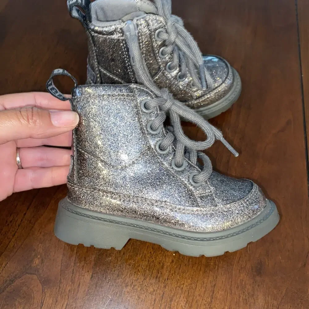 UGGs kid's Robley Glitter Combat Boot Silver Charcoal Glitter 1116377T, Sz US 6
